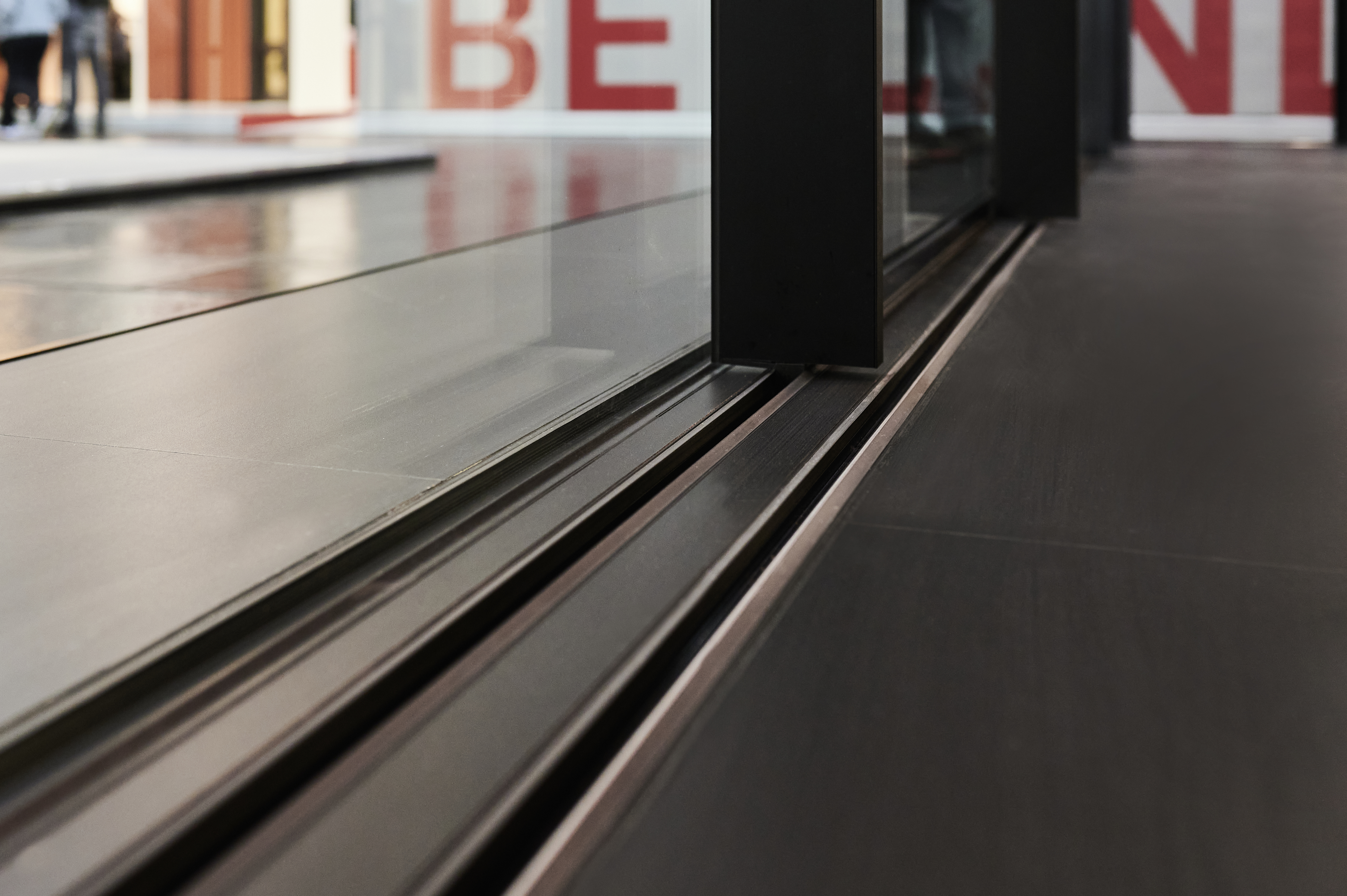 Panoramic Slide 120 — Interlock close-up